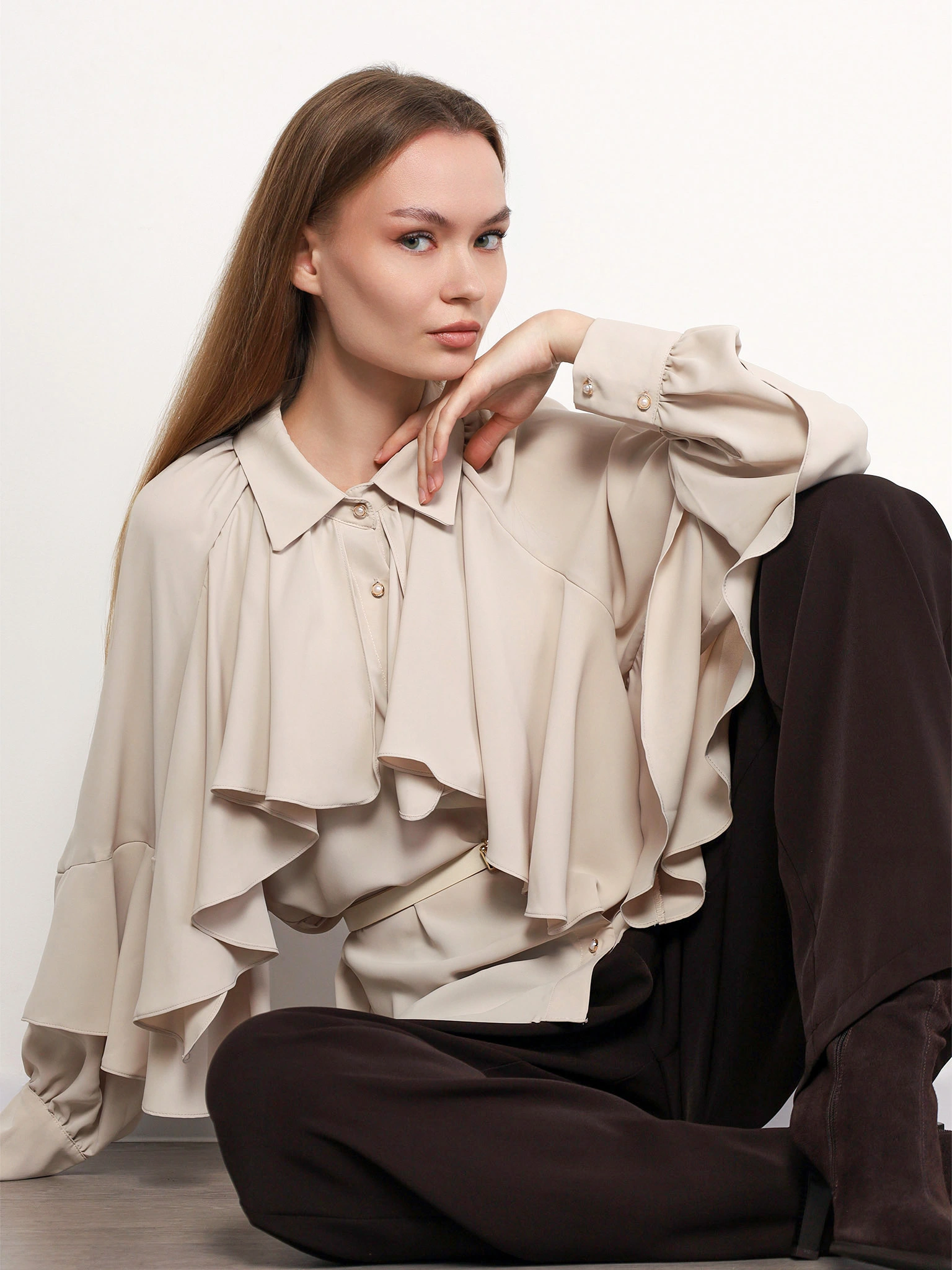 Блуза бежевого цвета с рюшами